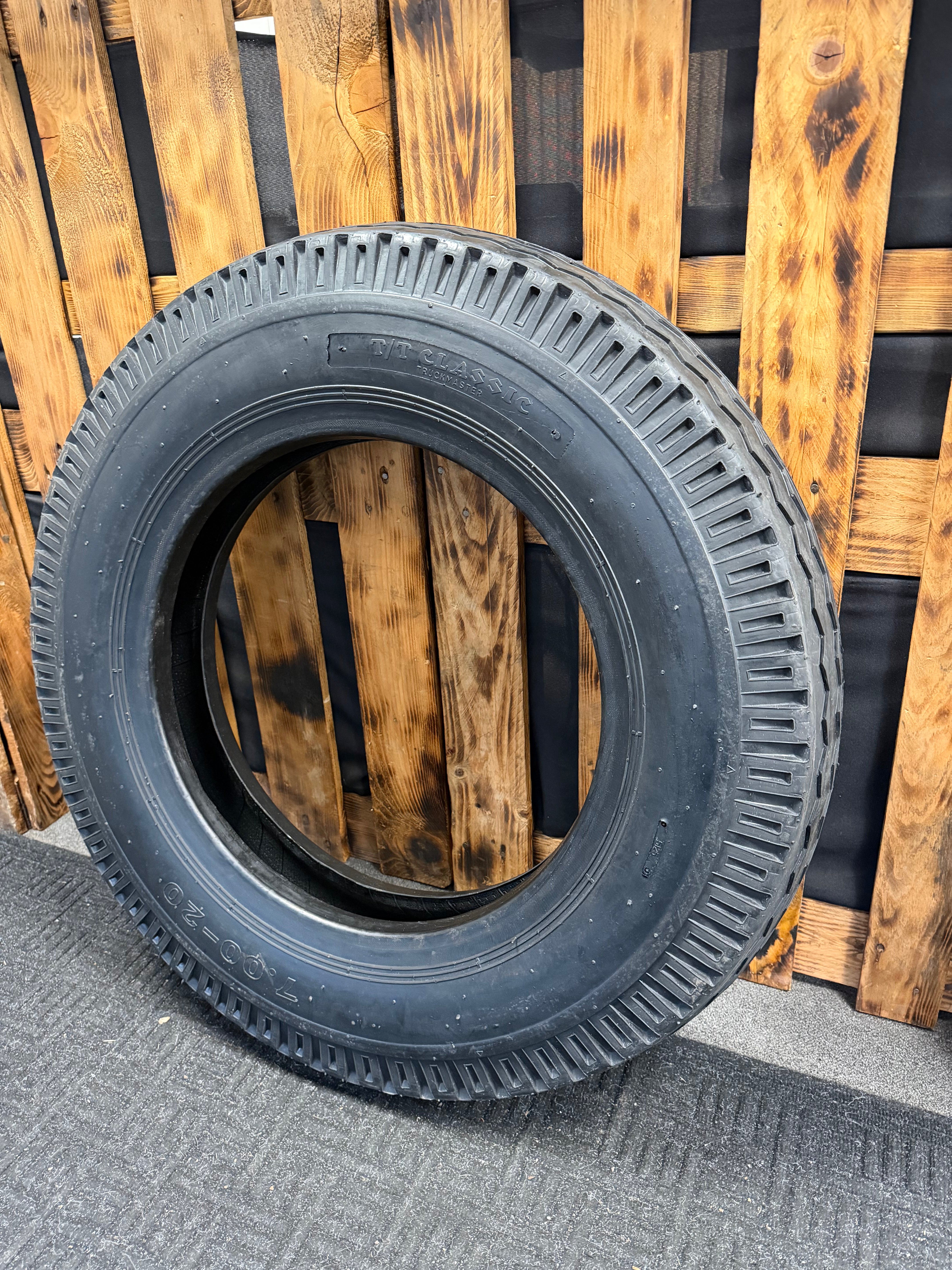 700X20 T/T Classic Truckmaster Ribbed