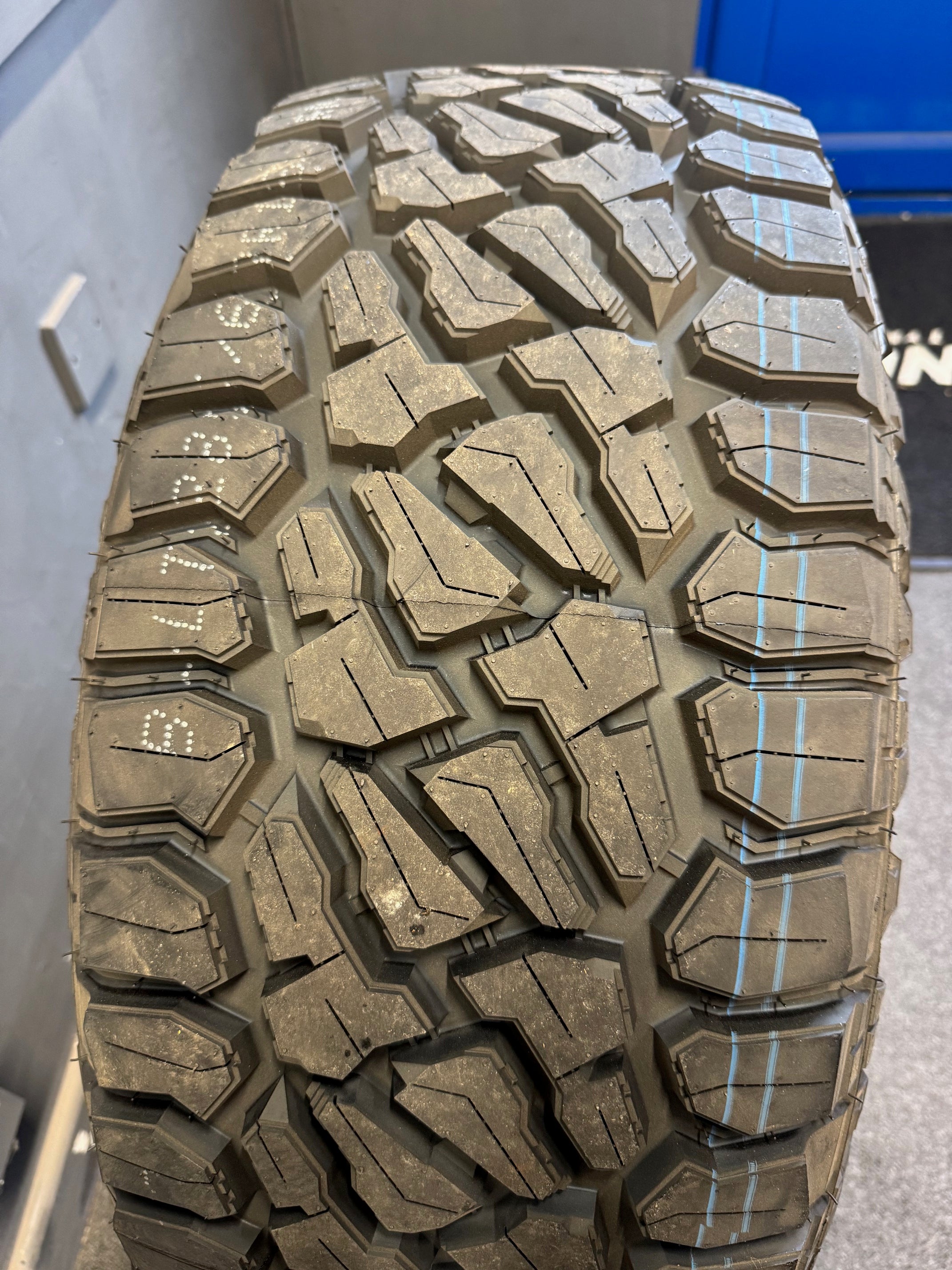 Vitour Galaxy Xtreme RT Raised White Letter - 265/60R18