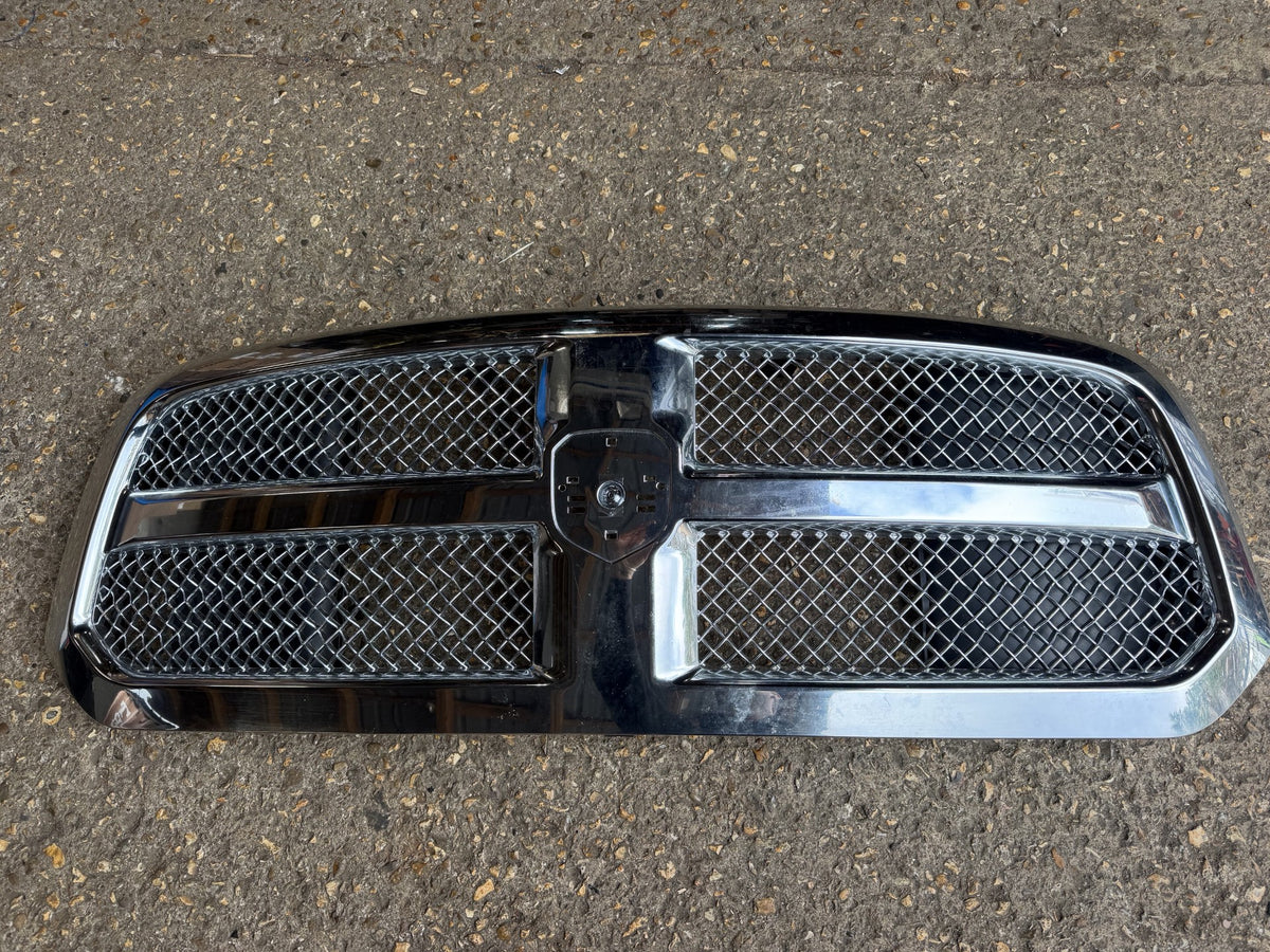 2013 - 2018 Dodge Ram 1500 Chrome Laramie Grille TAKEOFF 68148231AC NO BADGE