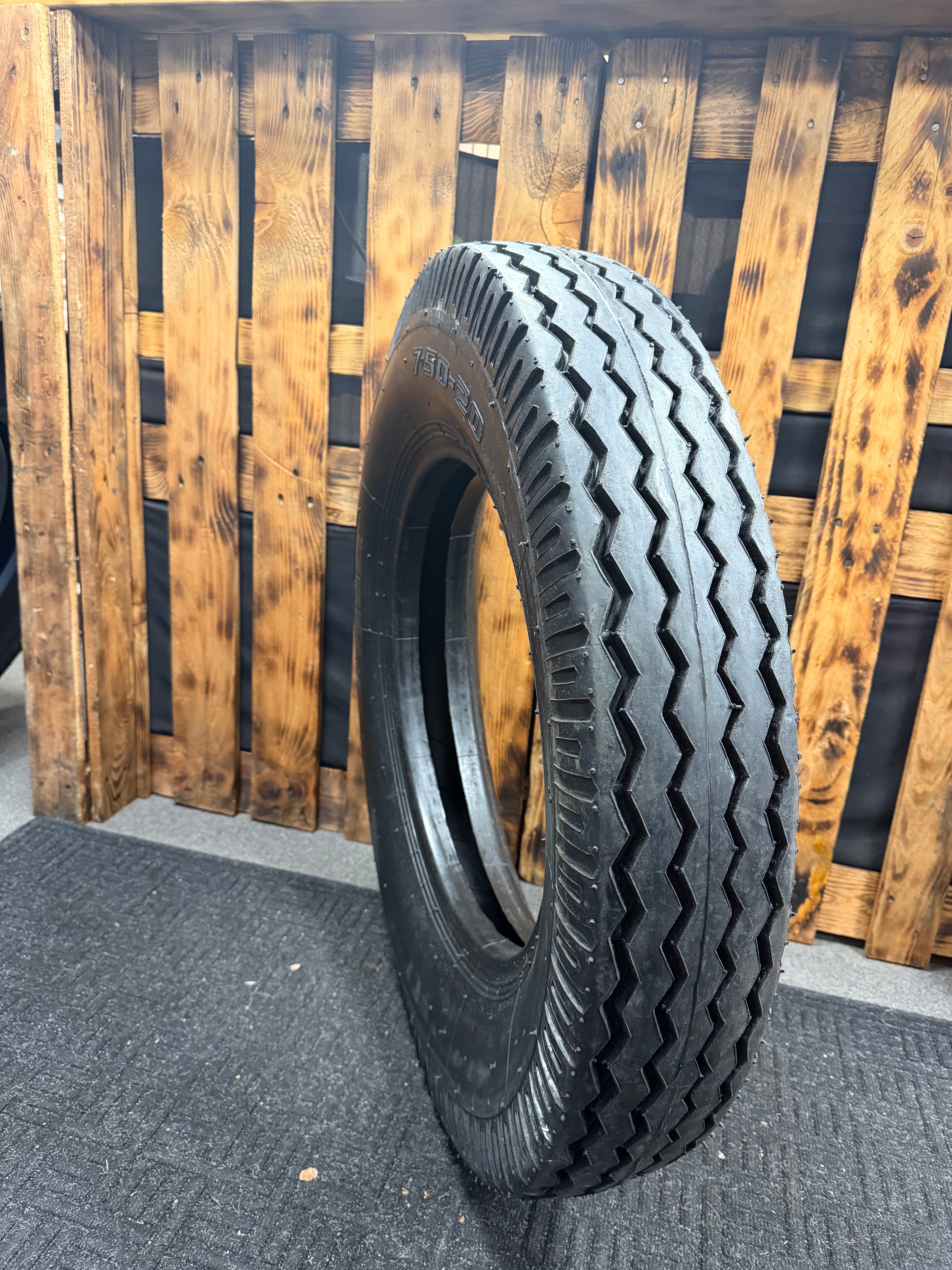 750X20 T/T Classic Truckmaster Ribbed