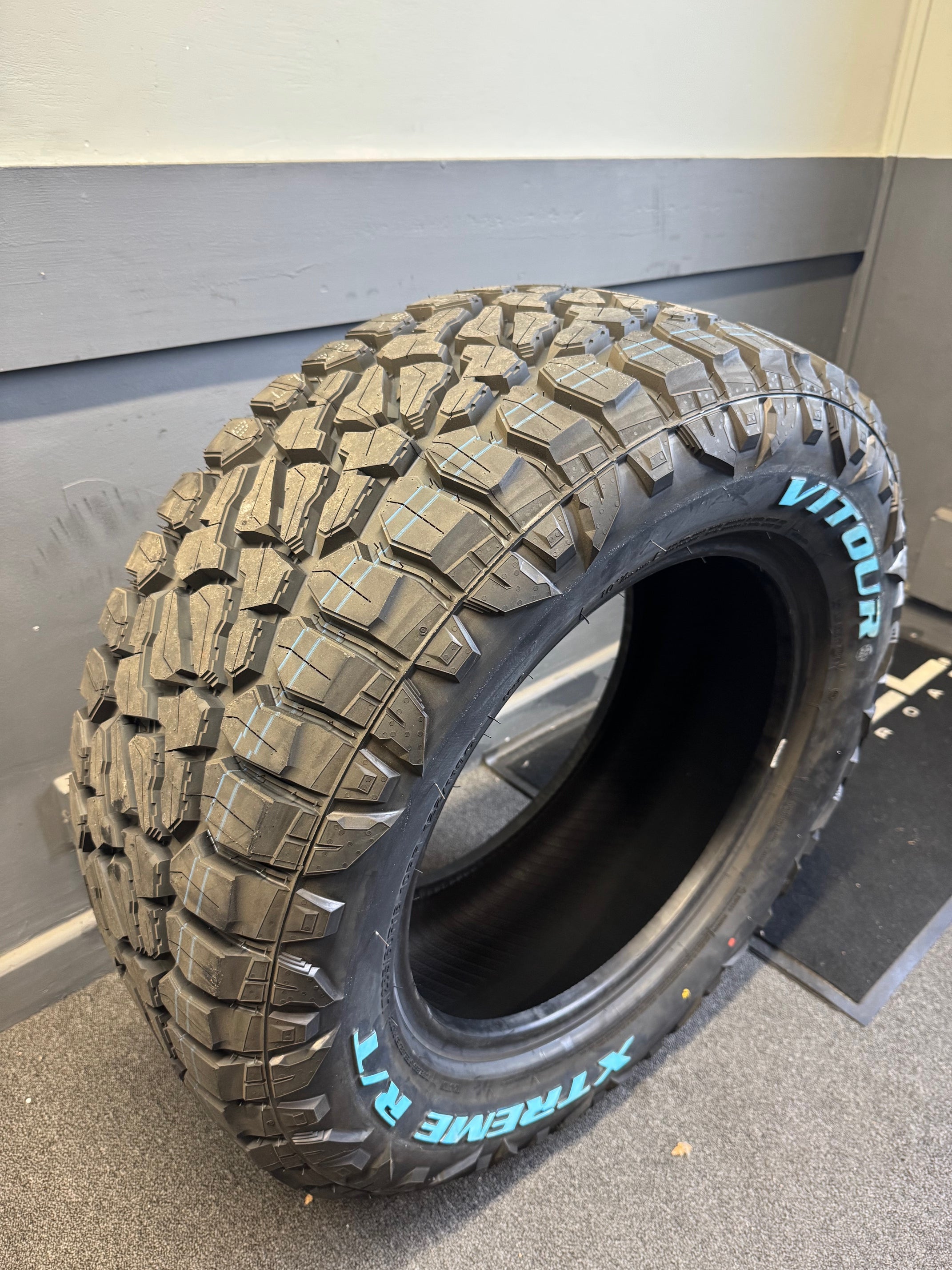 Vitour Galaxy Xtreme RT Raised White Letter - 285/60R18
