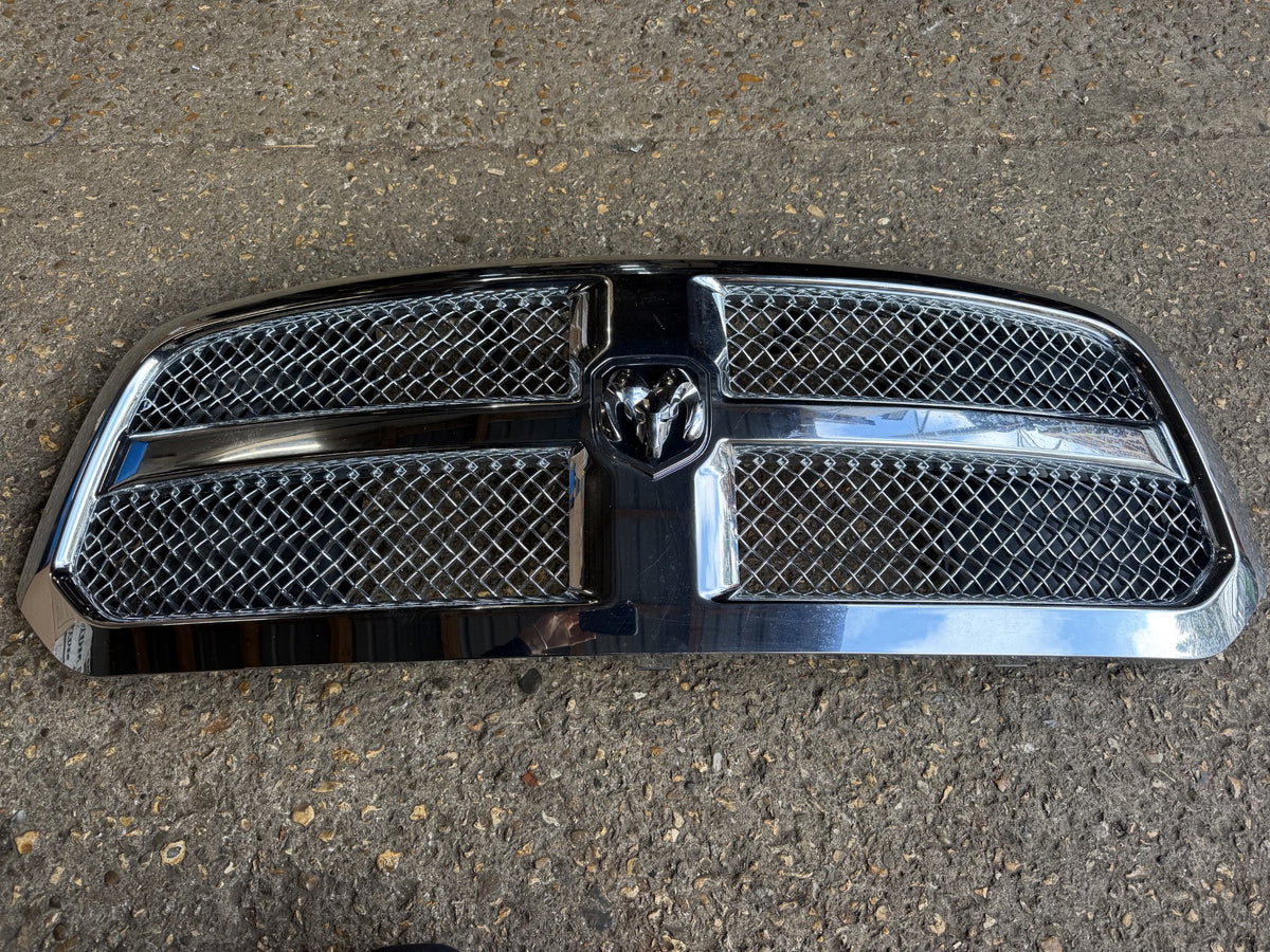 2013 - 2018 Dodge Ram 1500 Chrome Laramie Grille TAKEOFF 68148231AC WITH BADGE